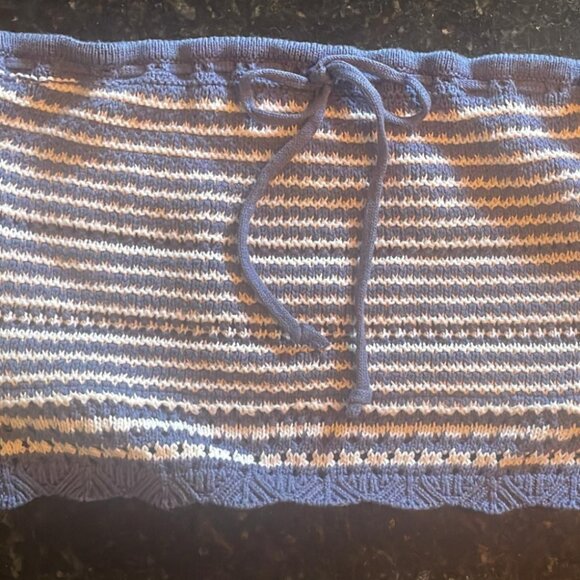 Hollister Women's Navy Blue Striped Crop Top - Size Medium - Picture 4 of 4